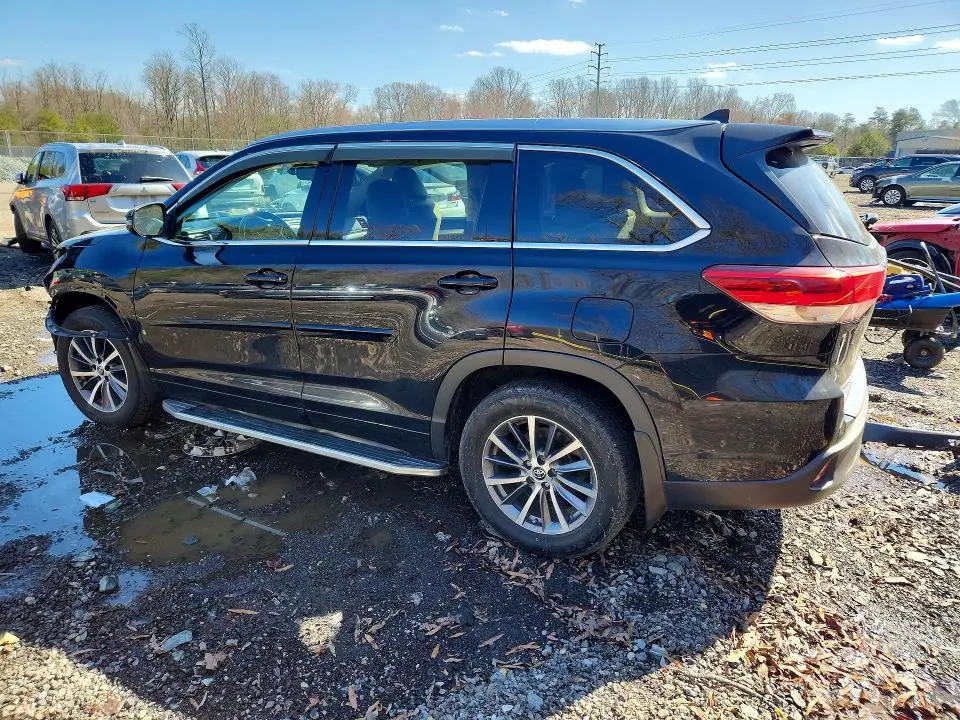 2017 TOYOTA HIGHLANDER XLE  