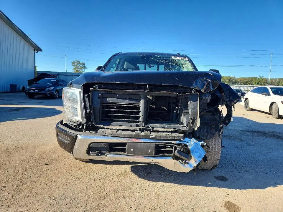 2020 NISSAN TITAN SV  