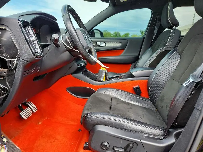 2019 VOLVO XC40 T5 MOMENTUM  