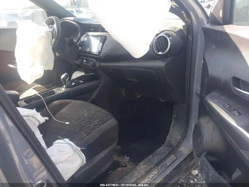 2021 NISSAN KICKS SR XTRONIC CVT