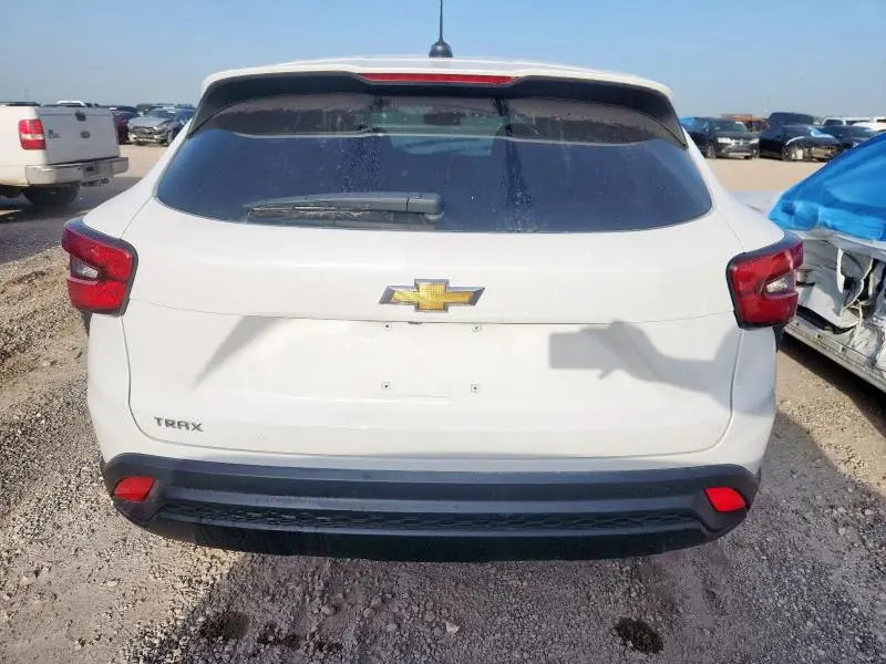 2024 CHEVROLET TRAX LS  