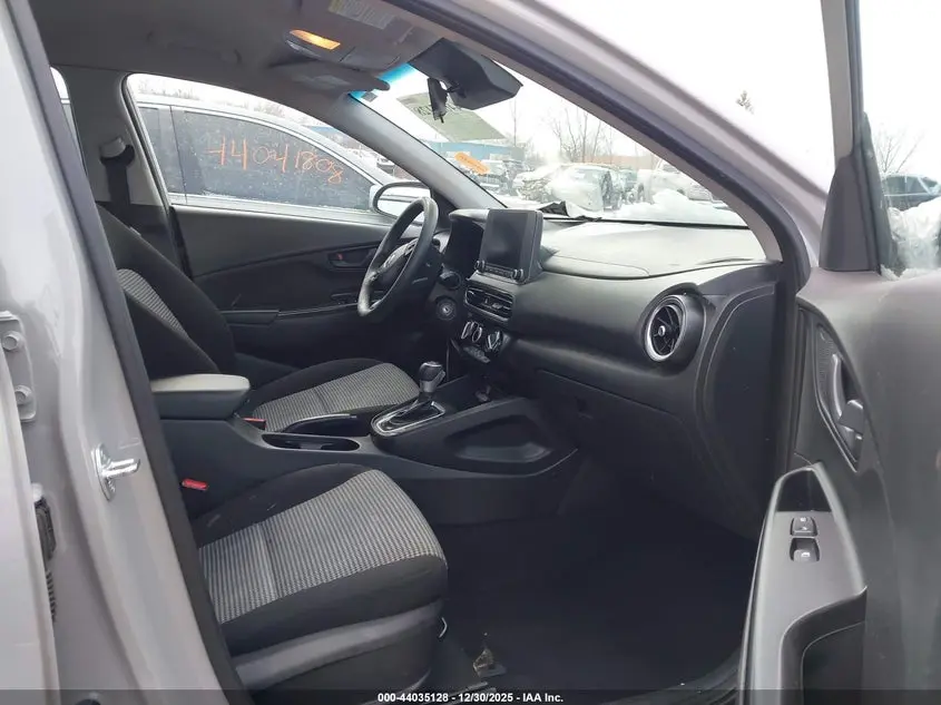 2023 HYUNDAI KONA SE