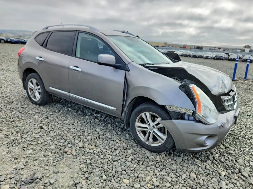 2013 NISSAN ROGUE S  