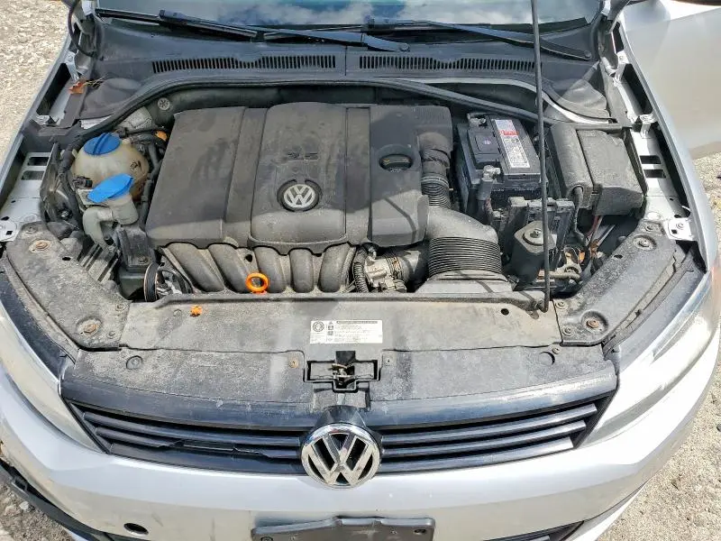 2011 VOLKSWAGEN JETTA SE  