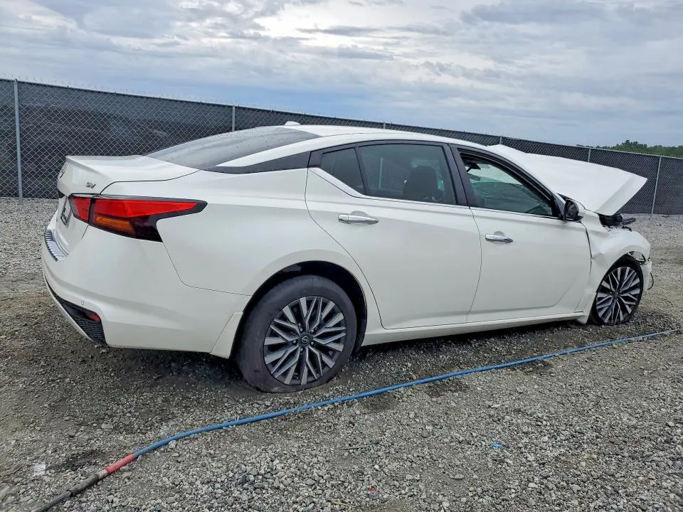 2023 NISSAN ALTIMA SV  