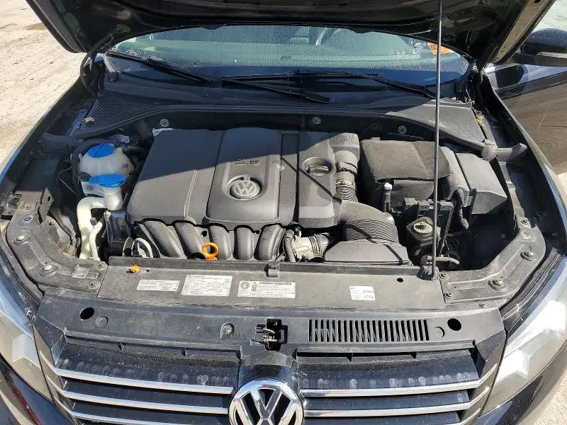 2013 VOLKSWAGEN PASSAT SE  