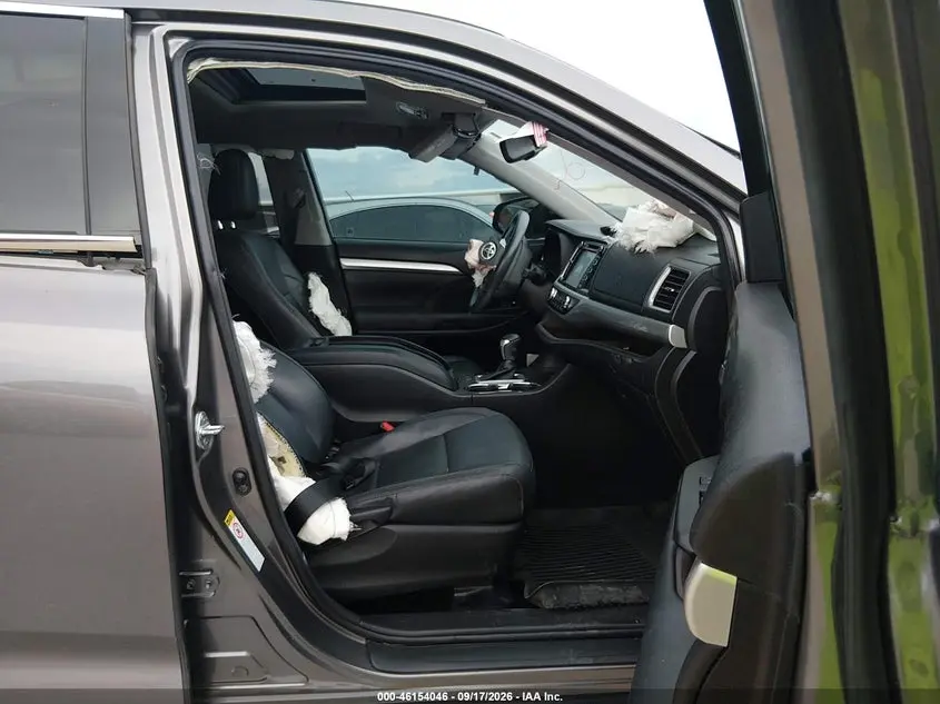 2016 TOYOTA HIGHLANDER XLE V6