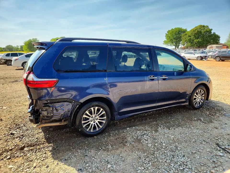 2020 TOYOTA SIENNA XLE PREMIUM 8-PASSENGER  