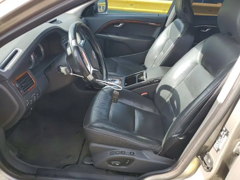 2011 VOLVO XC70 T6  