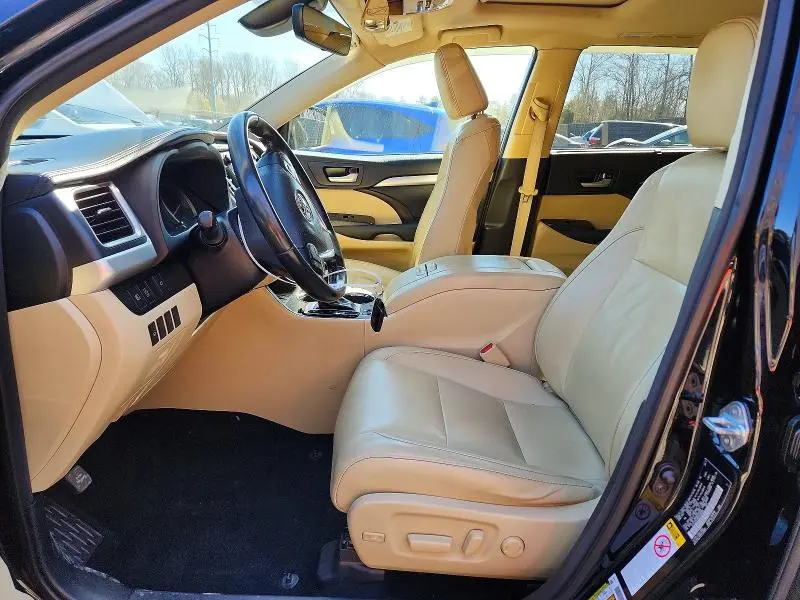 2017 TOYOTA HIGHLANDER XLE  