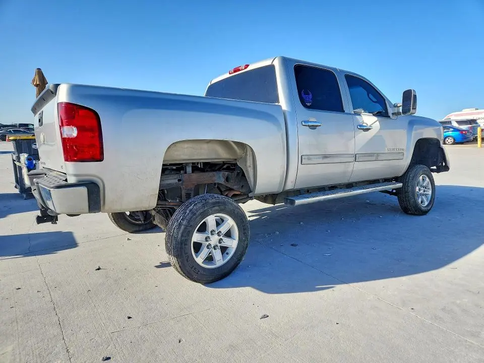 2011 CHEVROLET SILVERADO C1500 LT  