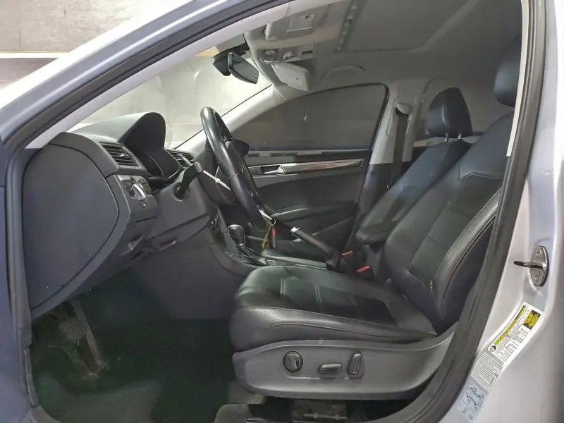 2017 VOLKSWAGEN PASSAT SE  