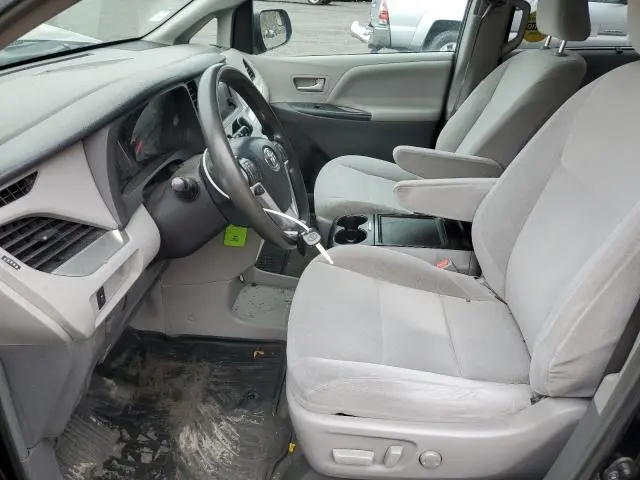 2017 TOYOTA SIENNA LE