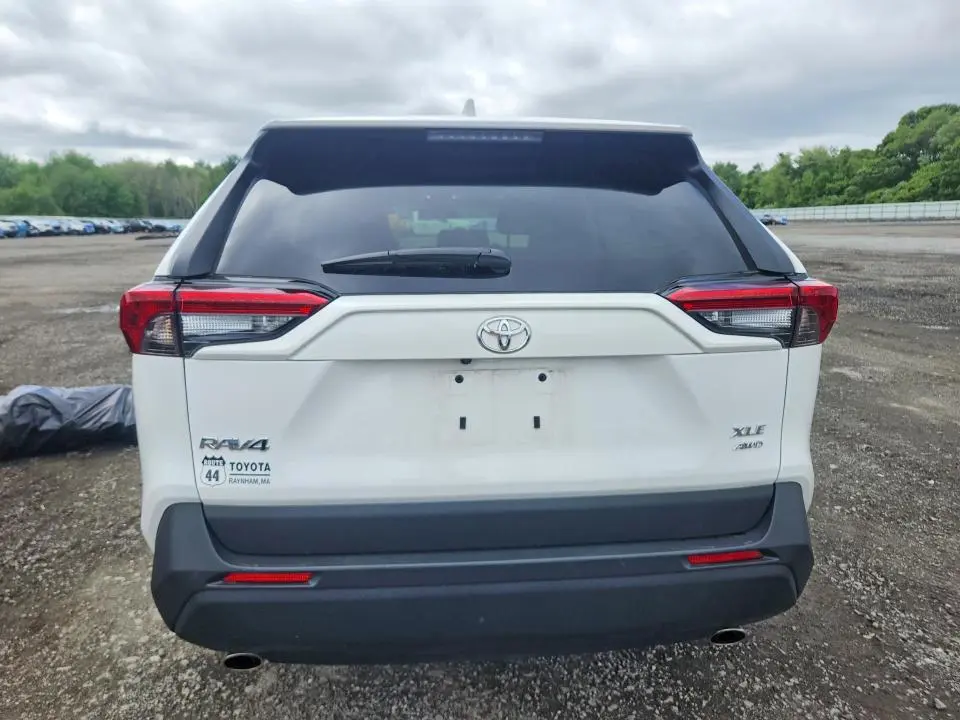 2025 TOYOTA RAV4 XLE  