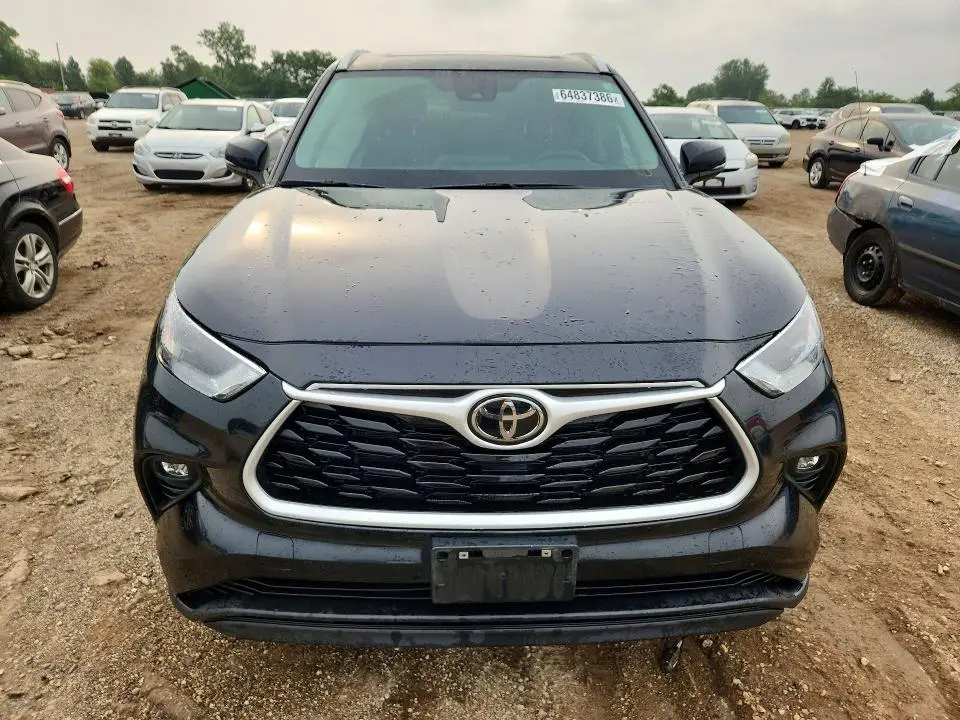 2024 TOYOTA HIGHLANDER XLE  