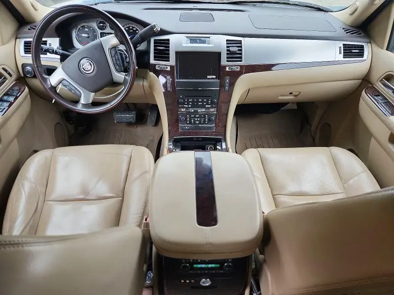 2011 CADILLAC ESCALADE LUXURY  
