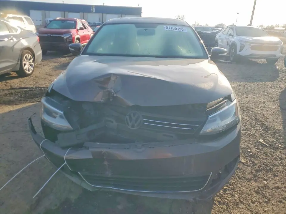 2013 VOLKSWAGEN JETTA SE  