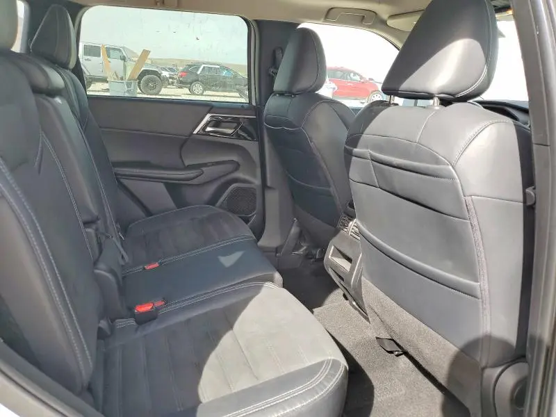 2022 MITSUBISHI OUTLANDER SE  