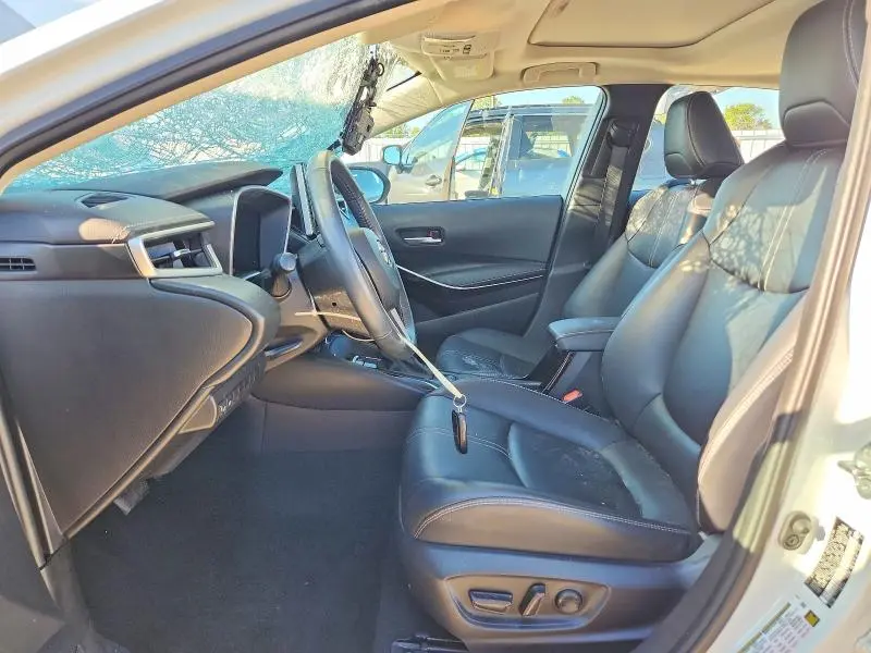 2021 TOYOTA COROLLA XLE  