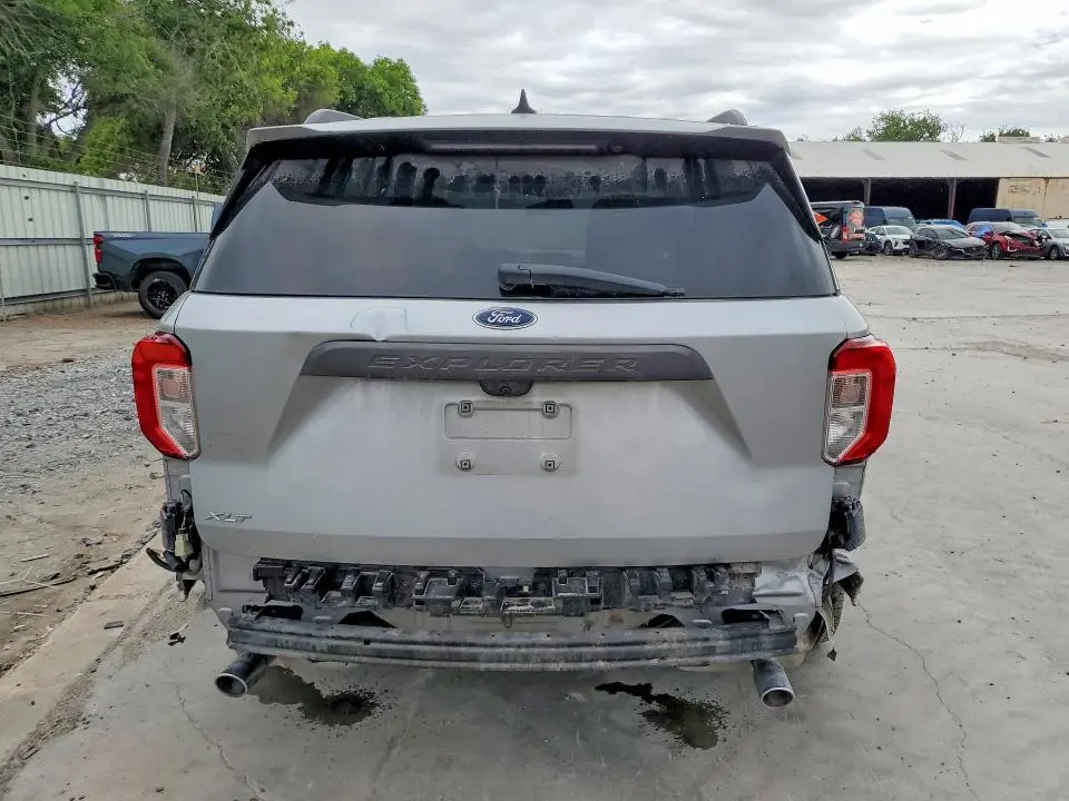 2022 FORD EXPLORER XLT  