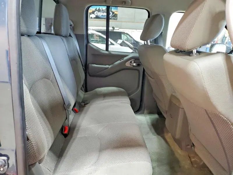 2016 NISSAN FRONTIER CREW CAB SE  