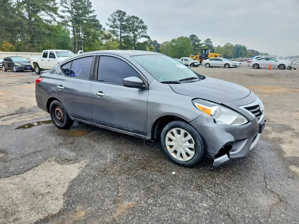 2018 NISSAN VERSA SV  