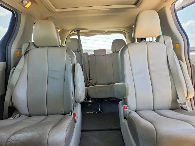 2013 TOYOTA SIENNA LIMITED 7-PASSENGER  