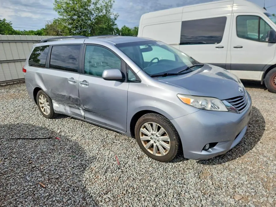2013 TOYOTA SIENNA XLE 7-PASSENGER  
