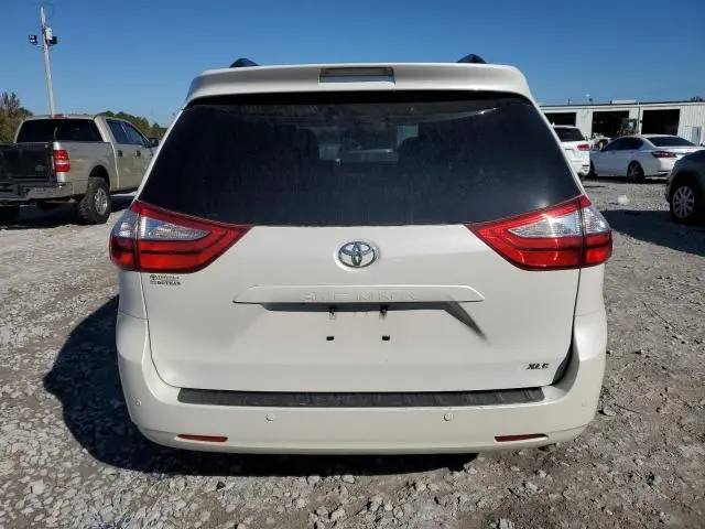 2017 TOYOTA SIENNA XLE  
