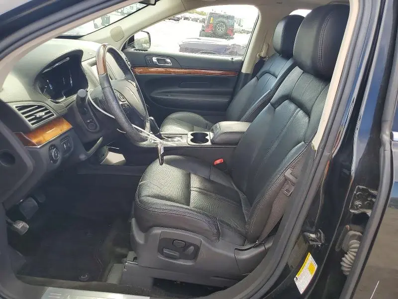 2015 LINCOLN MKT   