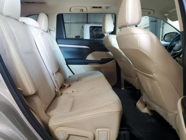 2015 TOYOTA HIGHLANDER LE  