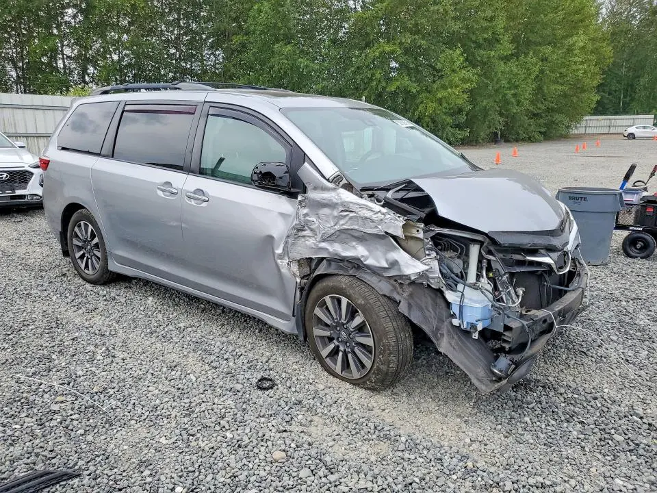 2018 TOYOTA SIENNA XLE PREMIUM 7-PASSENGER  