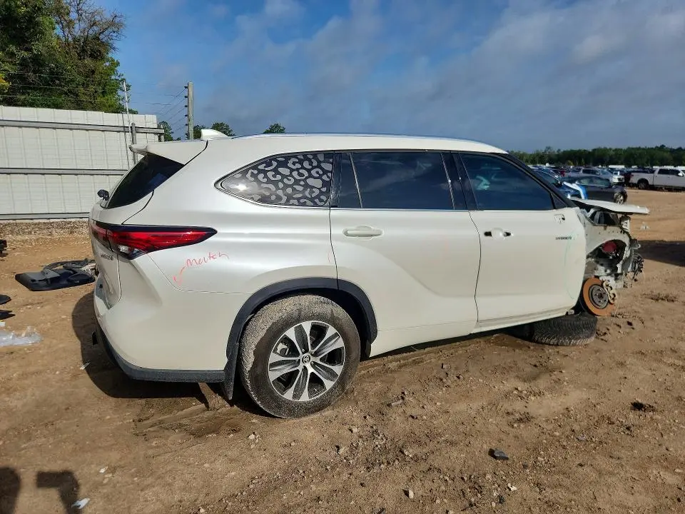 2021 TOYOTA HIGHLANDER HYBRID XLE  