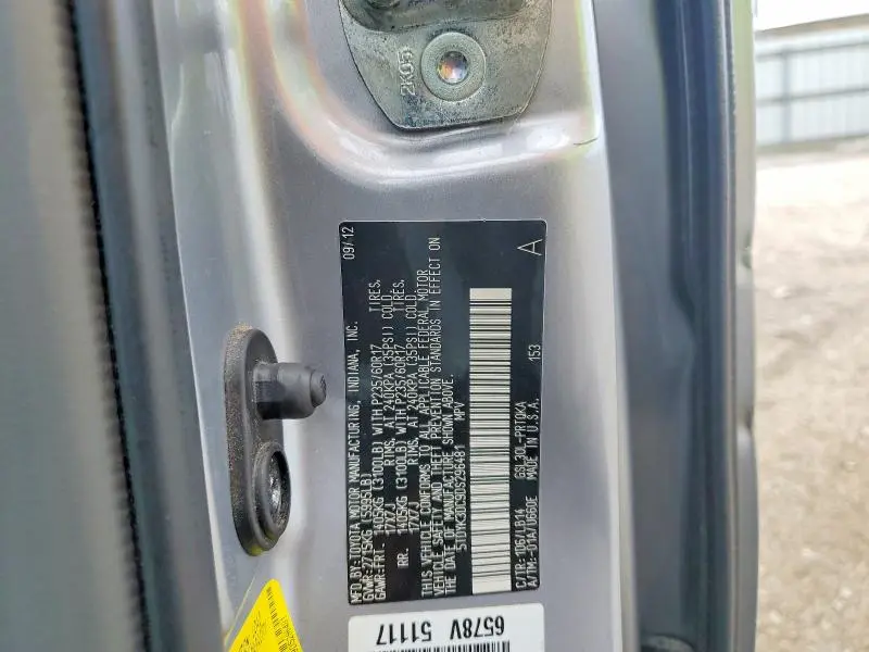 2013 TOYOTA SIENNA XLE 8-PASSENGER  
