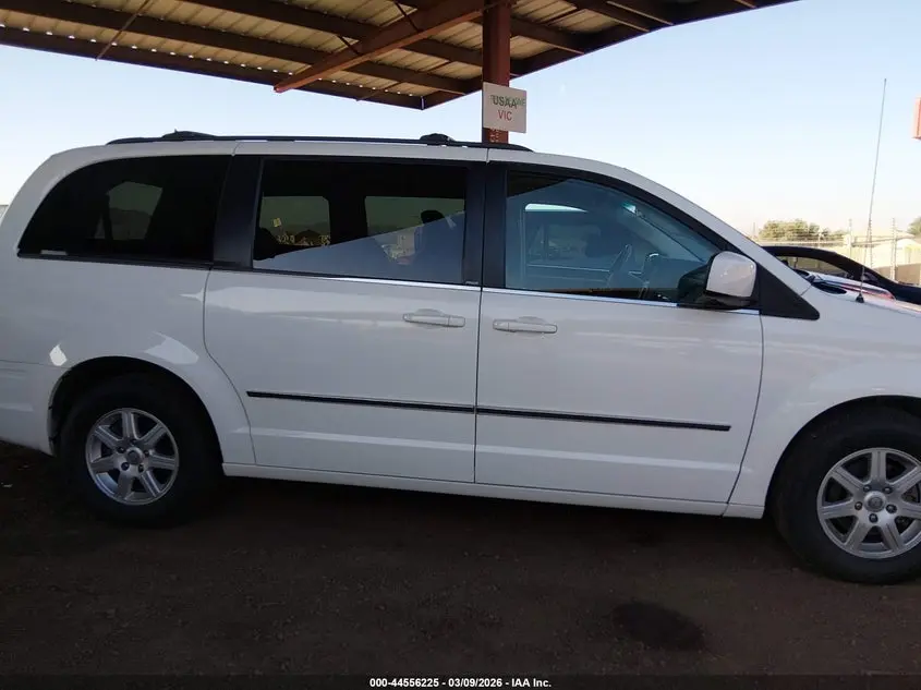 2010 CHRYSLER TOWN & COUNTRY TOURING