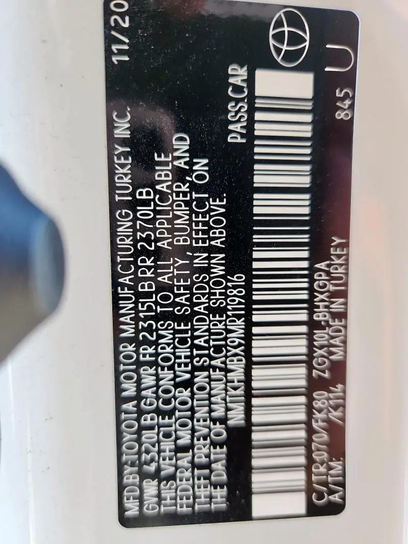 2021 TOYOTA C-HR XLE  