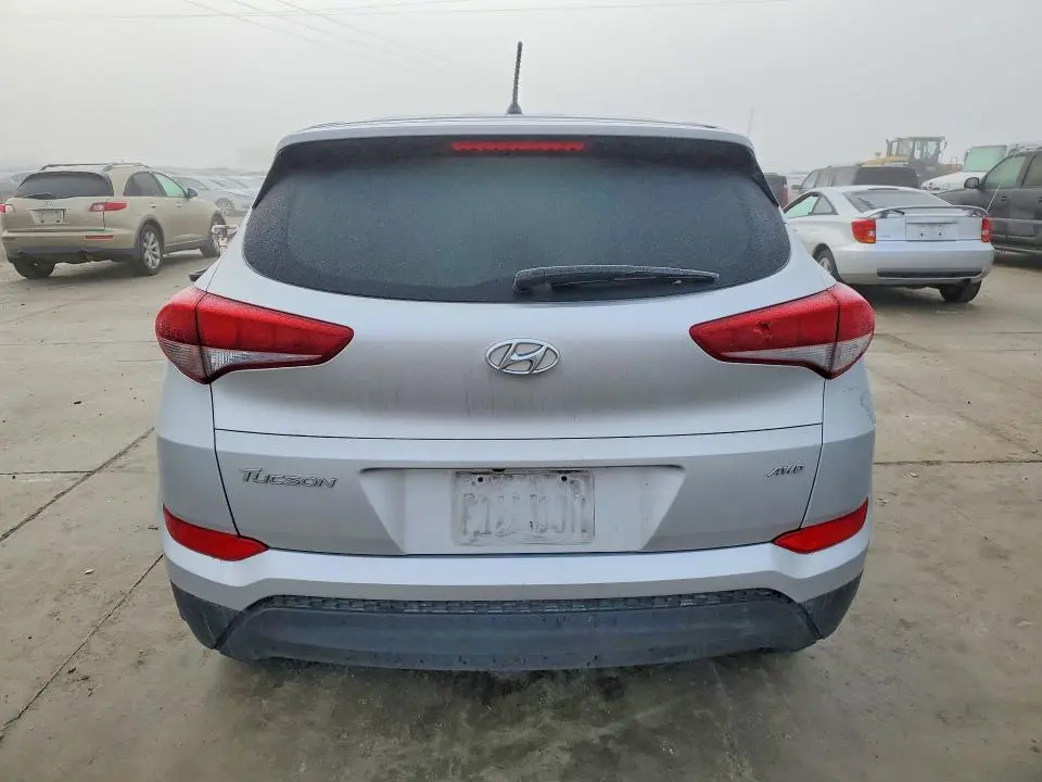 2018 HYUNDAI TUCSON SE  