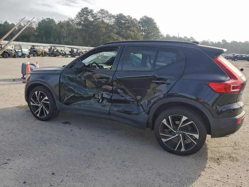 2020 VOLVO XC40 T5 R-DESIGN  