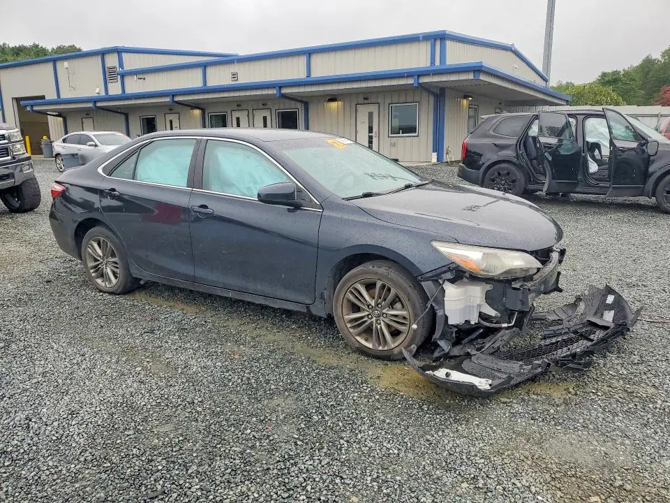 2017 TOYOTA CAMRY SE  