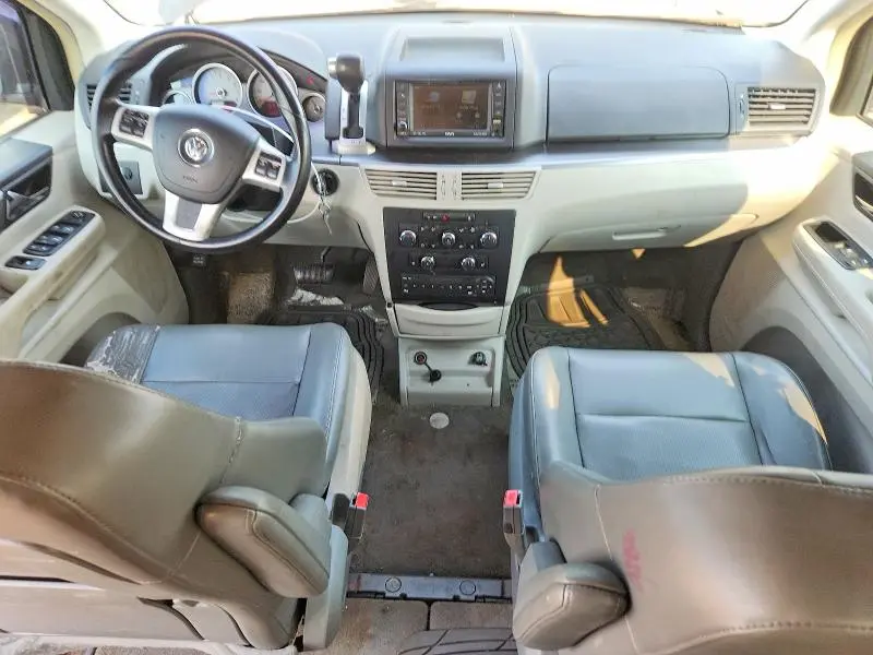 2011 VOLKSWAGEN ROUTAN SE  