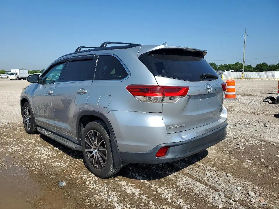 2017 TOYOTA HIGHLANDER SE  