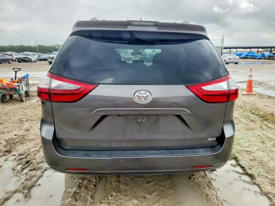 2019 TOYOTA SIENNA XLE 8-PASSENGER  