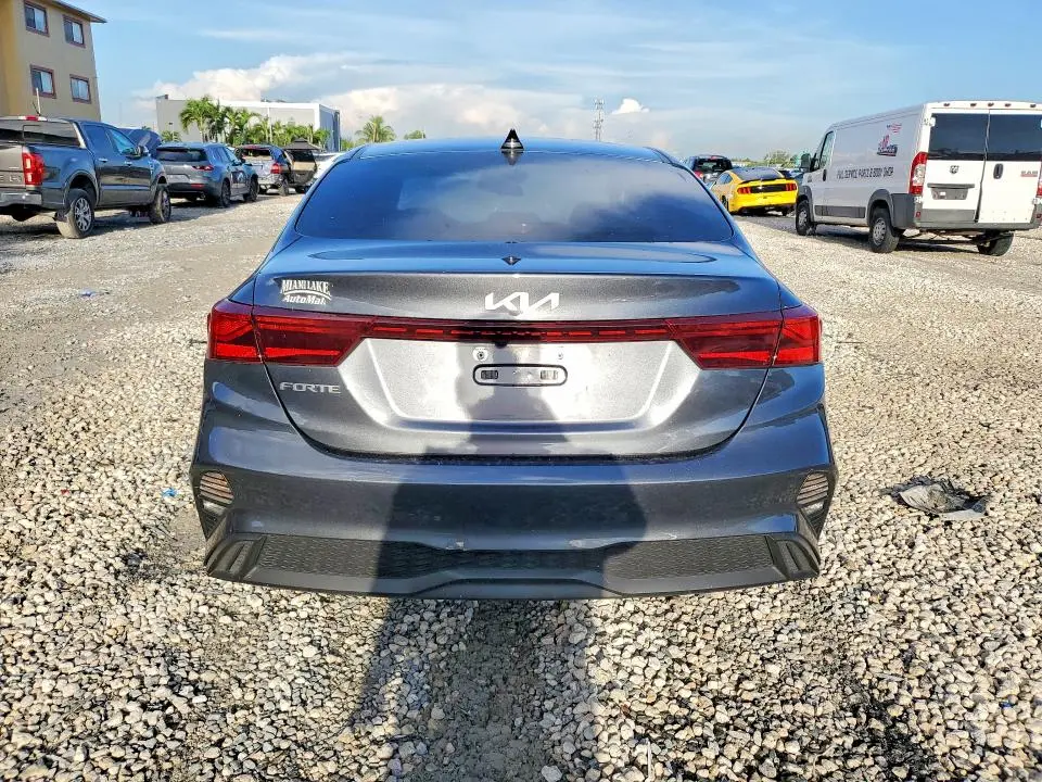 2022 KIA FORTE LXS  