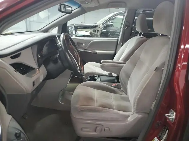 2017 TOYOTA SIENNA LE  