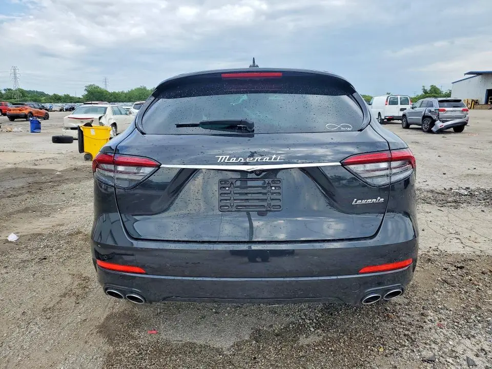 2022 MASERATI LEVANTE BASE  