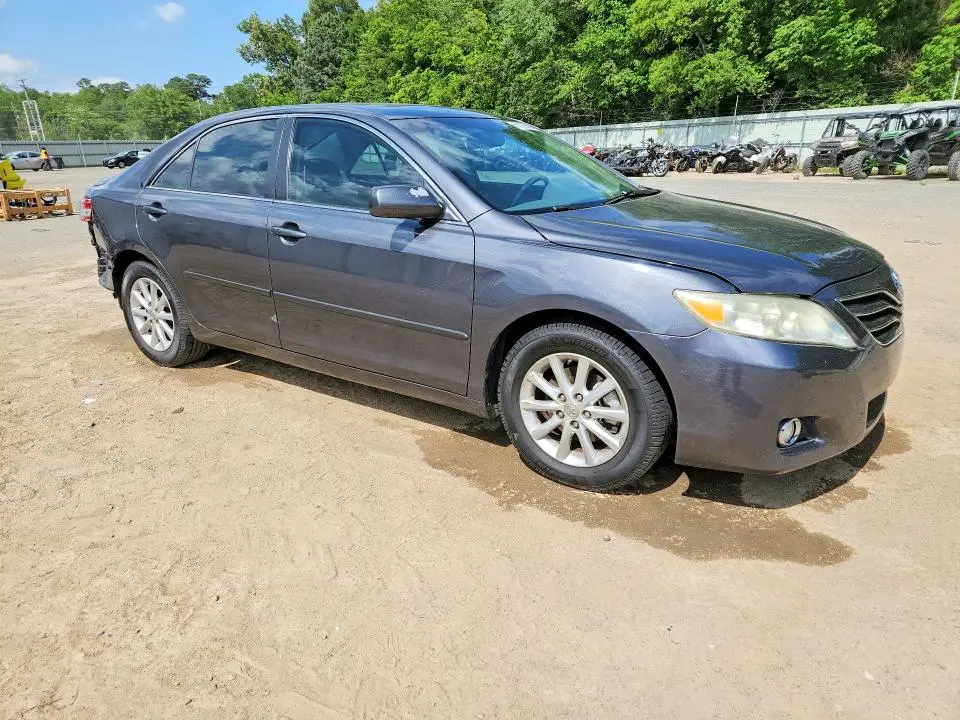 2011 TOYOTA CAMRY XLE  