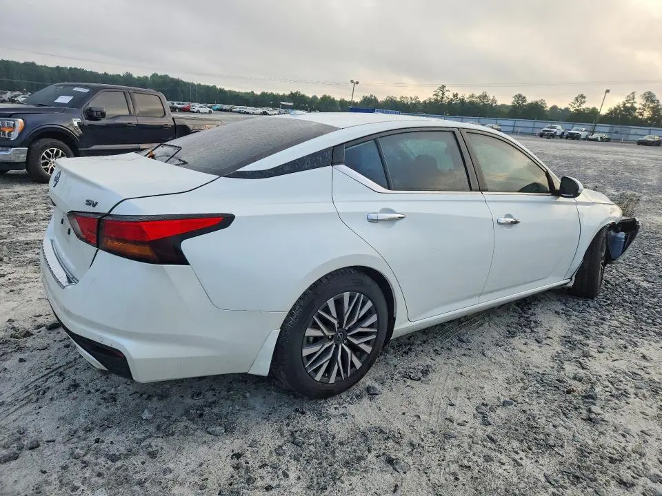 2023 NISSAN ALTIMA SV  