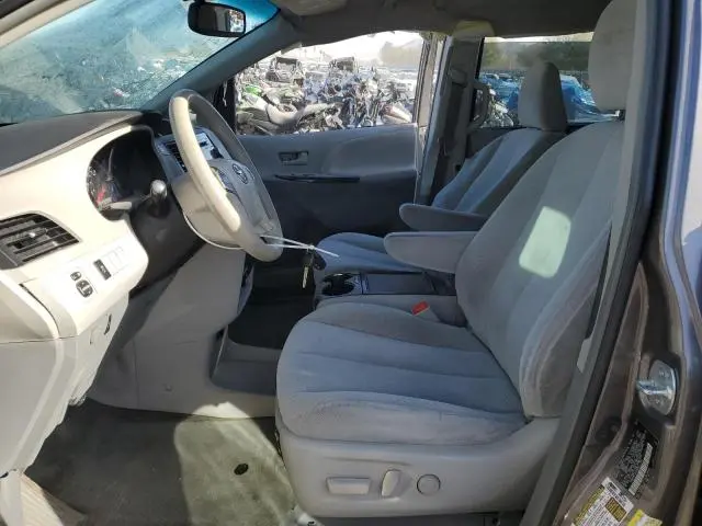 2013 TOYOTA SIENNA LE  