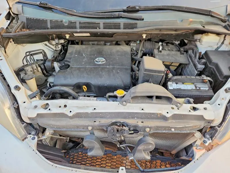 2011 TOYOTA SIENNA LE  