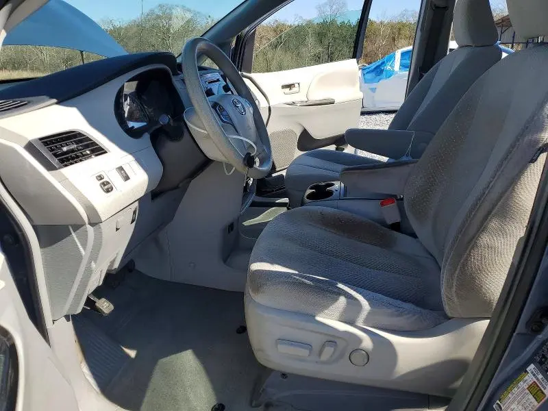 2014 TOYOTA SIENNA LE  